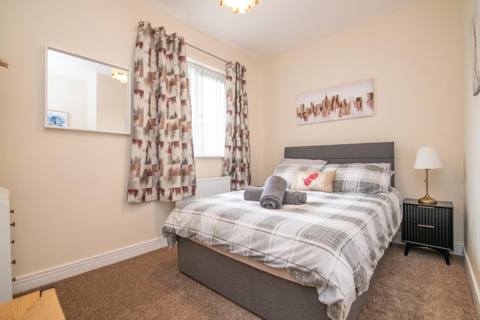 Newly Refurbed 5 Bed House With Free Parking N Dryer Birmingham
