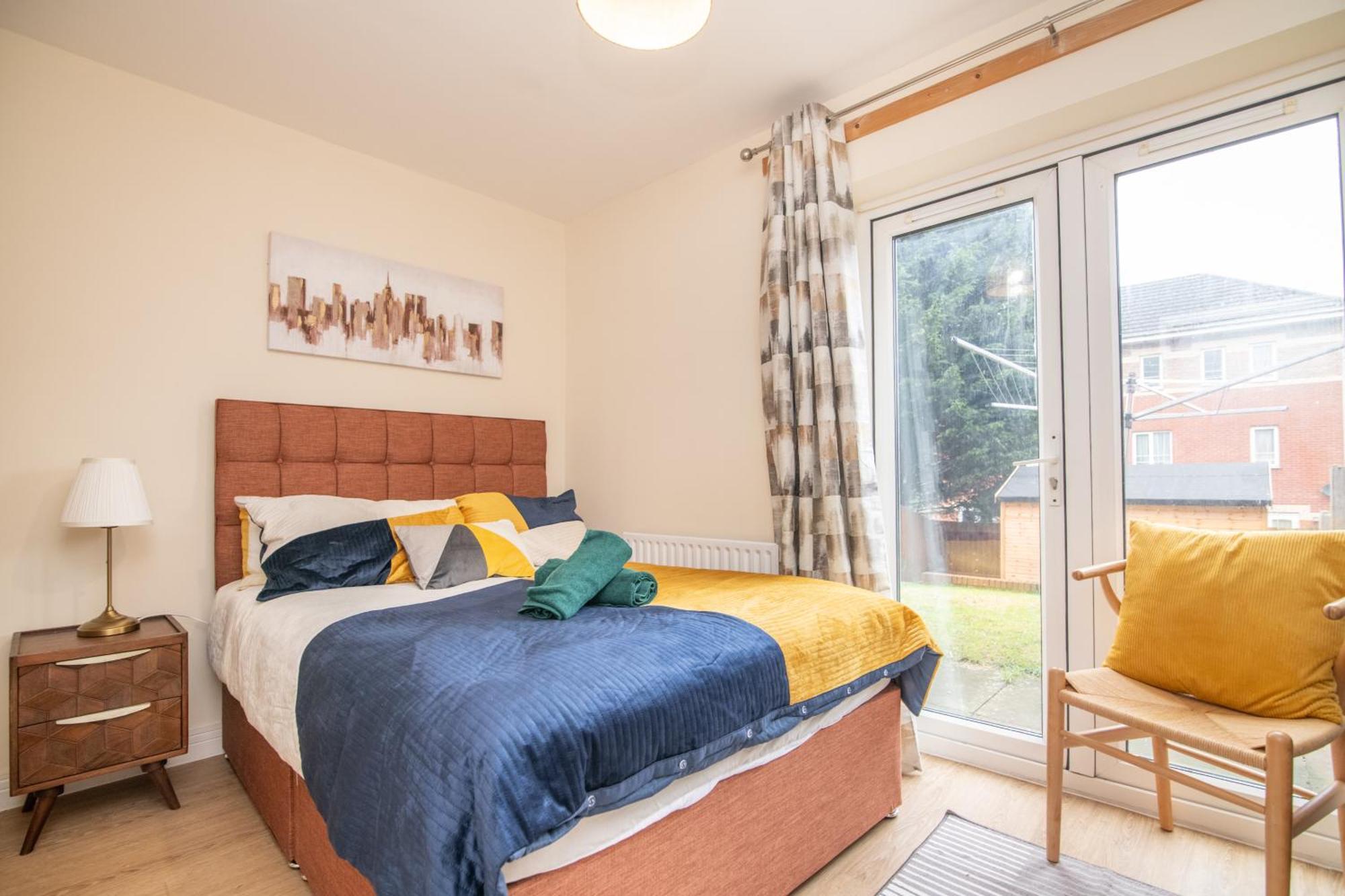 Newly Refurbed 5 Bed House With Free Parking N Dryer * Birmingham