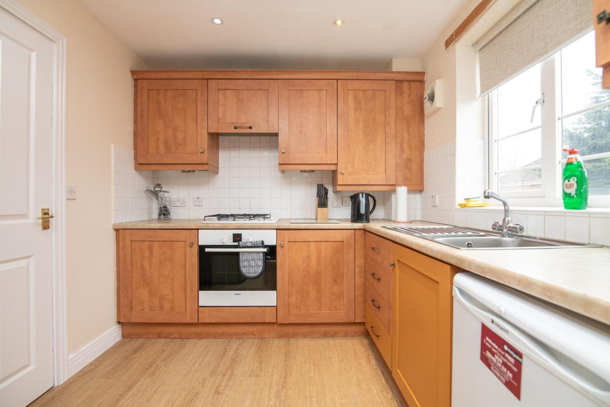 Newly Refurbed 5 Bed House With Free Parking N Dryer Holiday home *