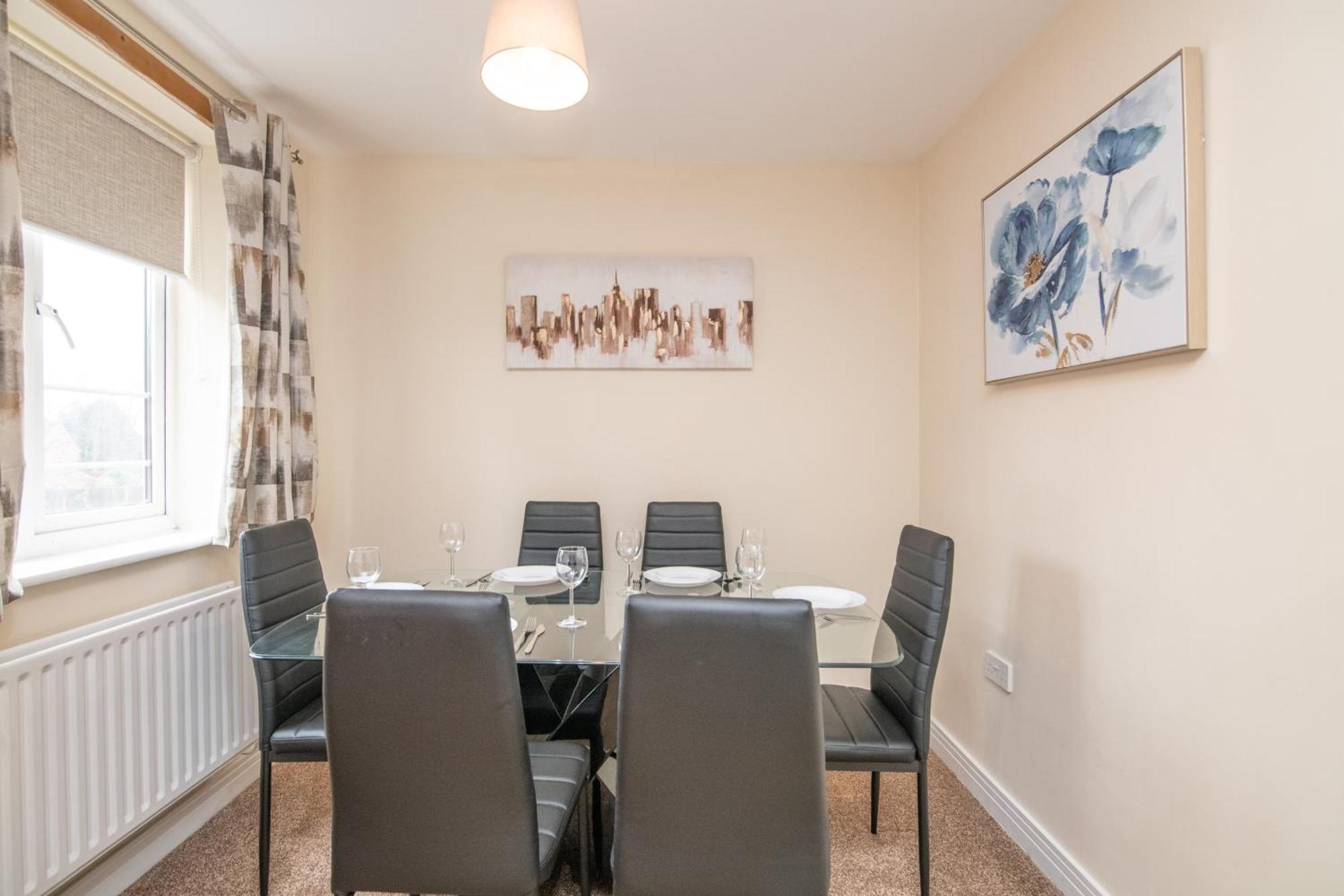 Newly Refurbed 5 Bed House With Free Parking N Dryer *