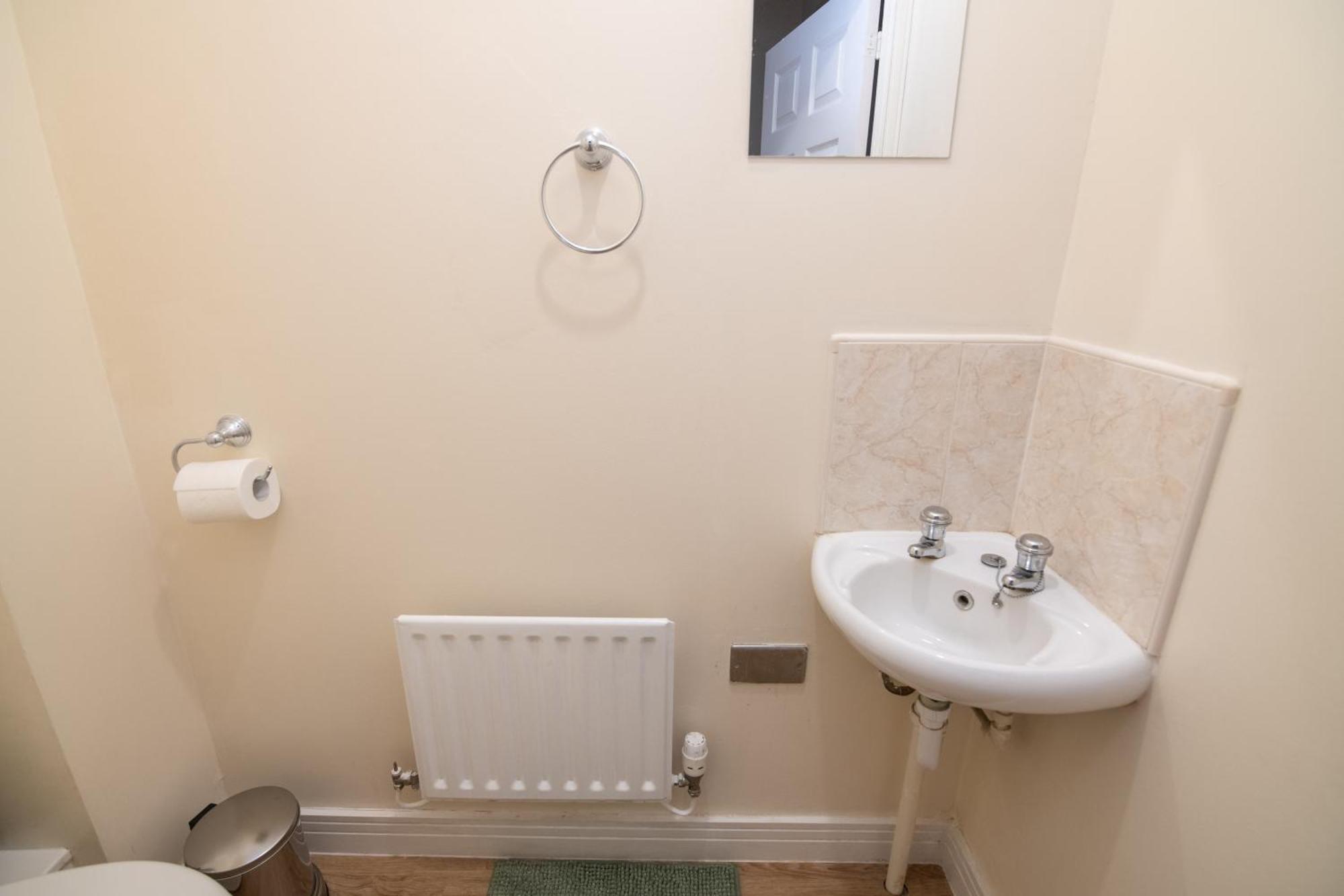 Holiday home Newly Refurbed 5 Bed House With Free Parking N Dryer Birmingham