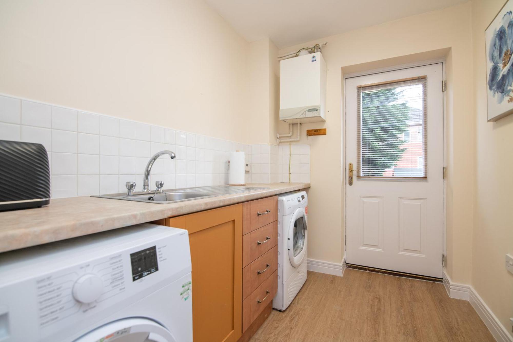 Newly Refurbed 5 Bed House With Free Parking N Dryer * Birmingham